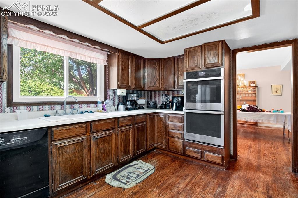 Image 9 of 44: Kitchen