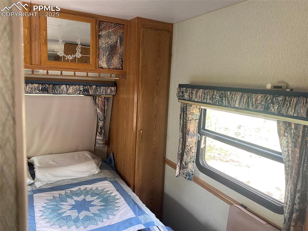Image 10 of 50: Bedroom