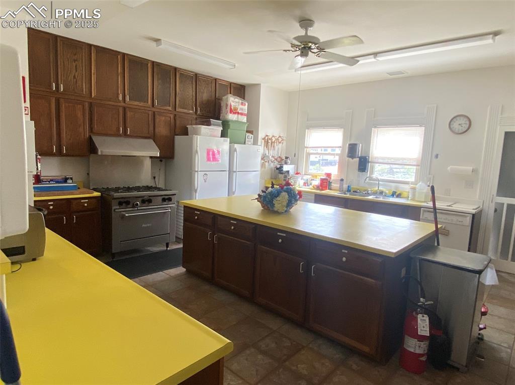 Image 47 of 50: Kitchen