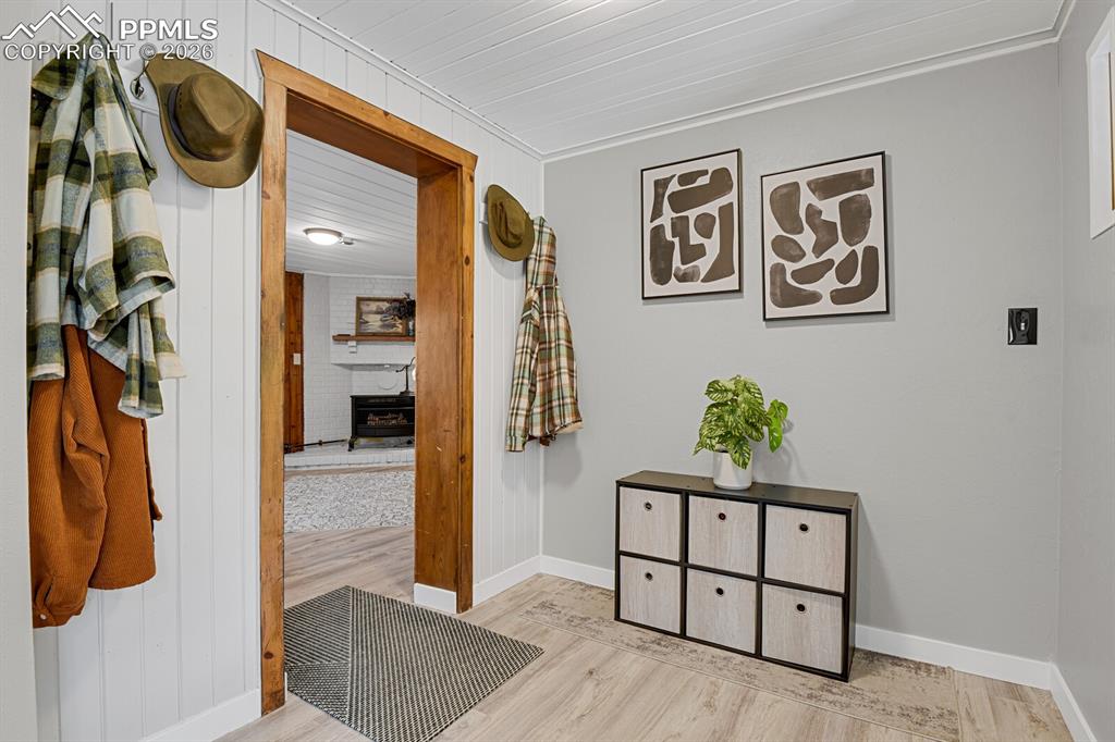 Image 15 of 50: Original vestibule