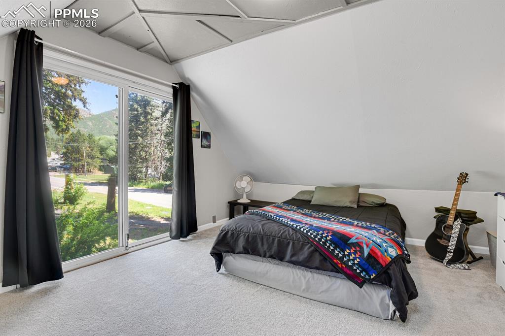 Image 31 of 50: Oversized