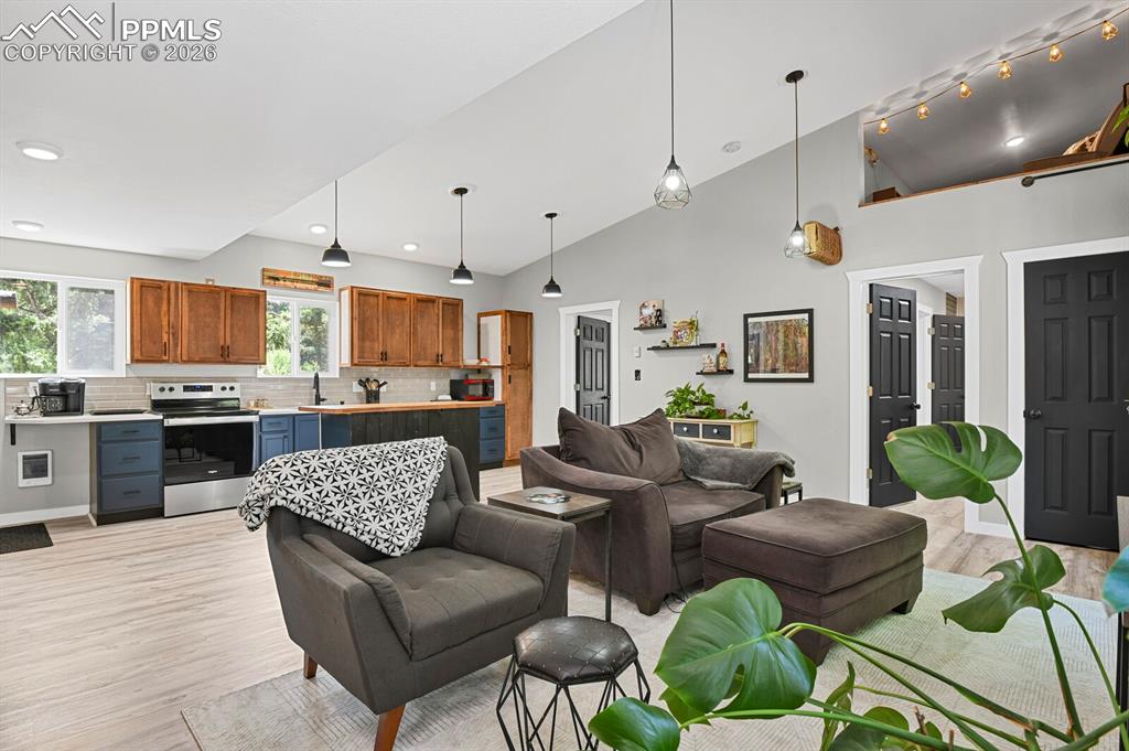 Image 4 of 50: Natural light