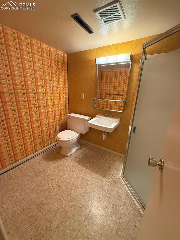 Image 23 of 33: Lower level 3/4 bath