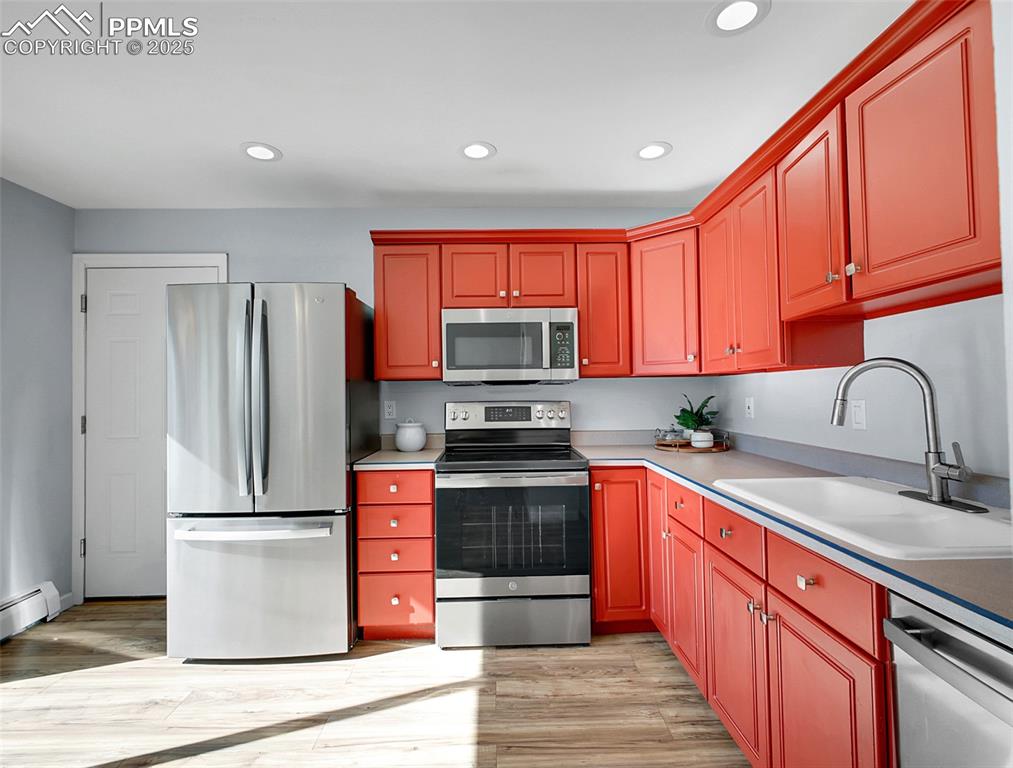 Image 10 of 47: Kitchen