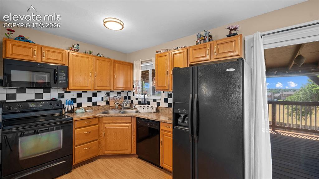 Image 11 of 33: Kitchen