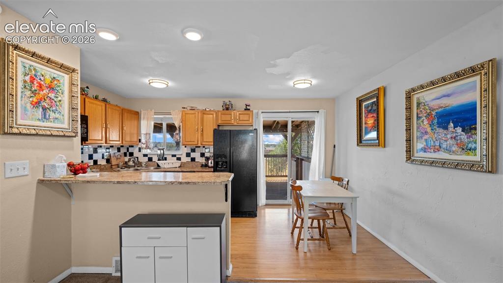 Image 12 of 33: Kitchen