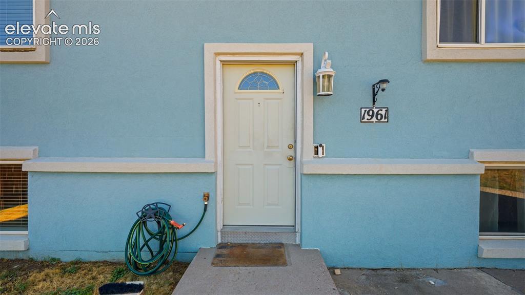 Image 3 of 33: Entry