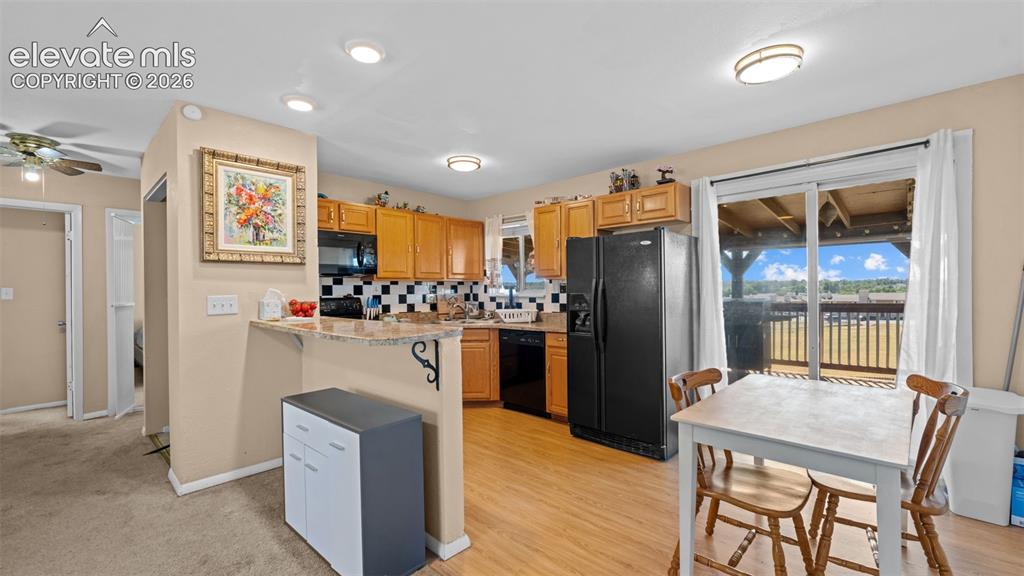 Image 8 of 33: Kitchen