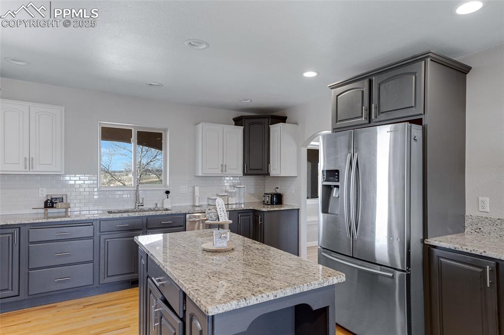 Image 15 of 42: Kitchen
