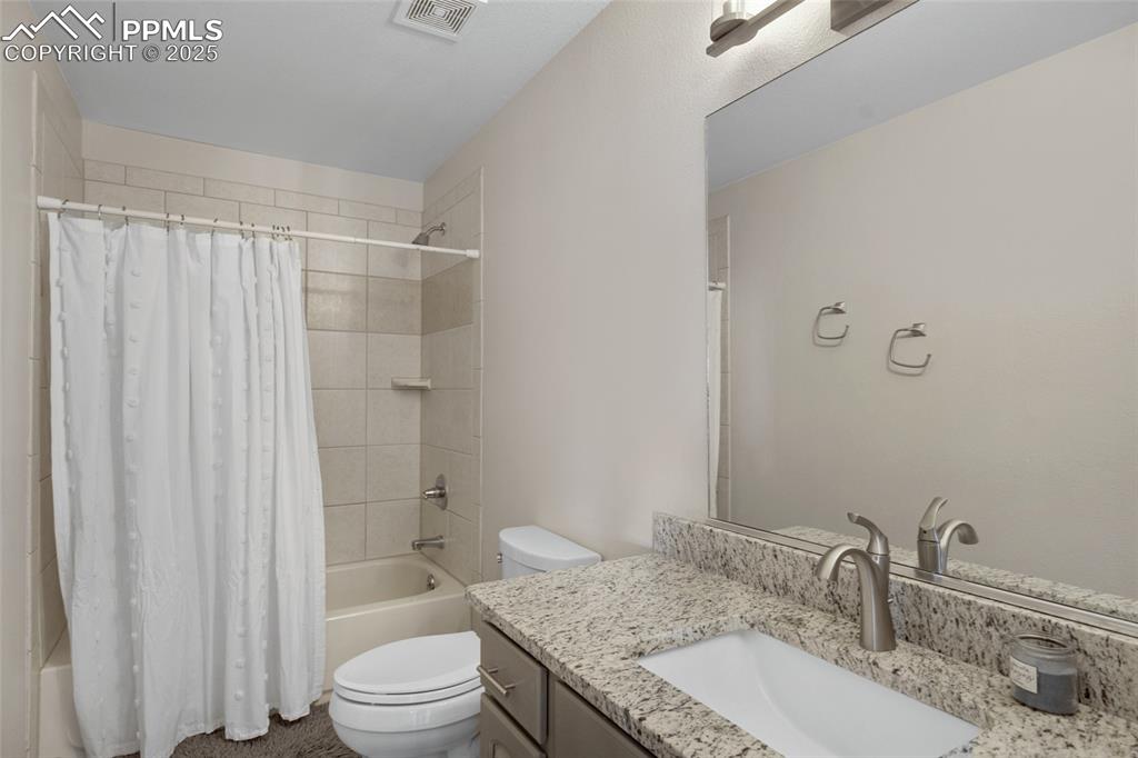 Image 18 of 42: Bathroom