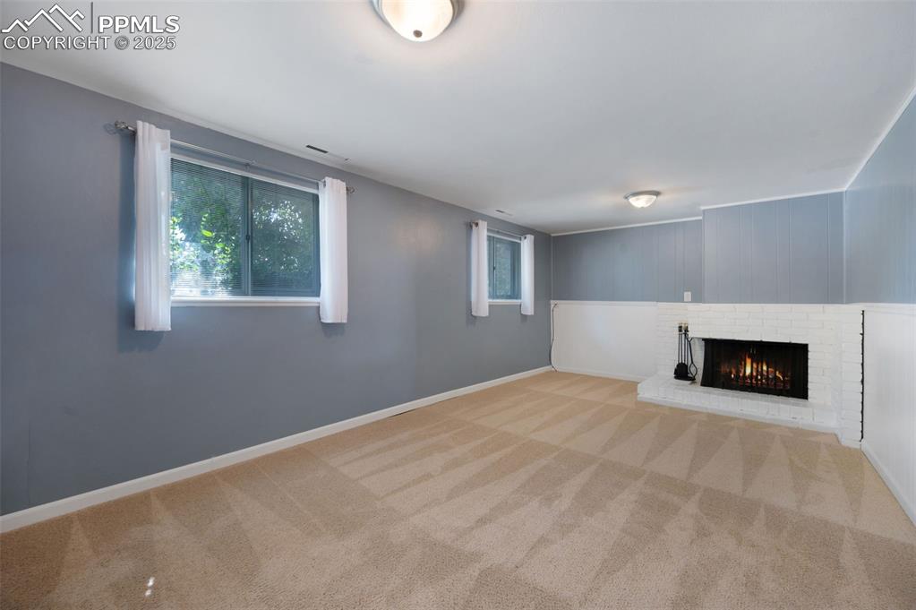 Image 18 of 47: Family Room