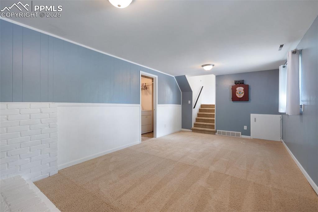 Image 19 of 47: Family Room