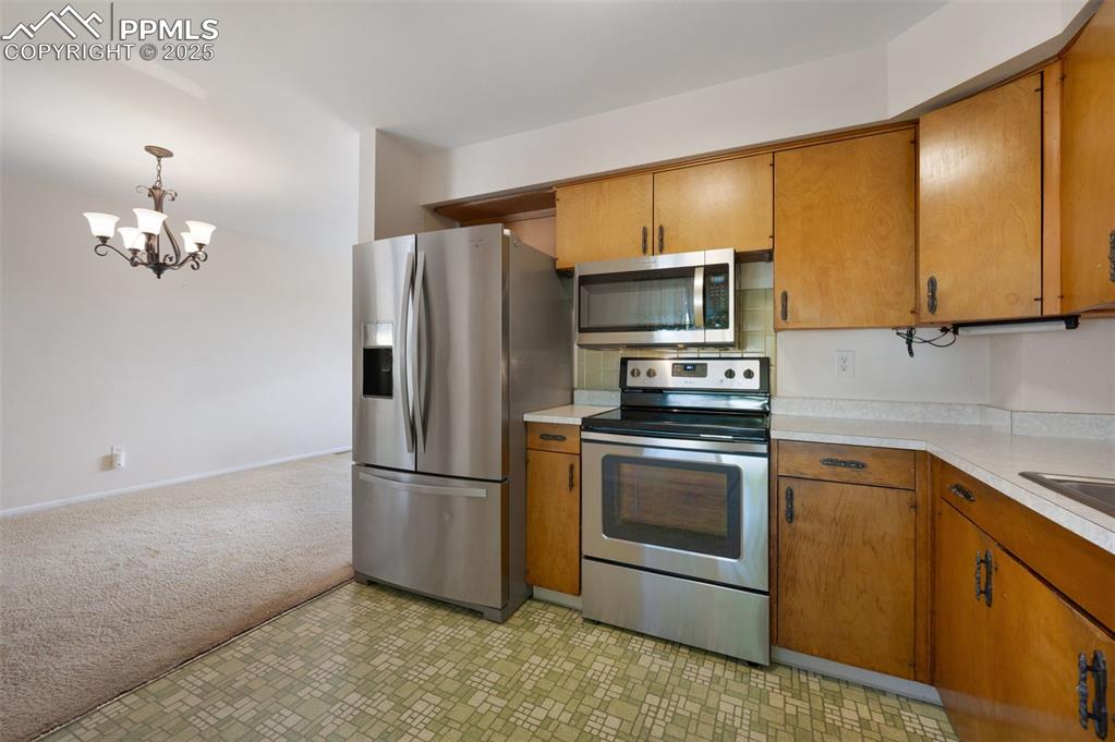 Image 6 of 47: Kitchen