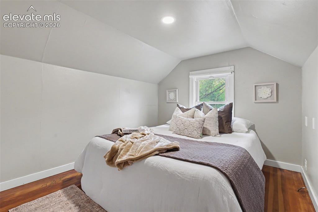 Image 10 of 26: Bedroom