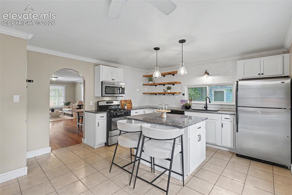 Image 7 of 26: Kitchen
