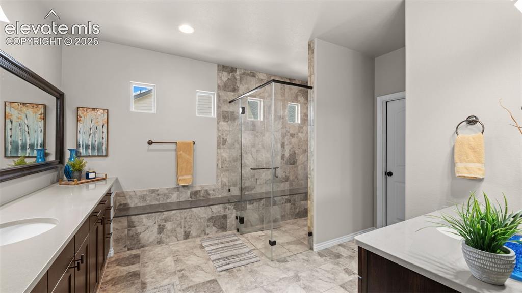 Image 18 of 44: Bathroom