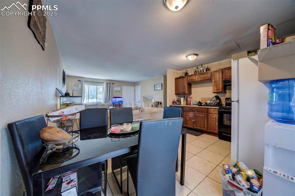 Image 12 of 44: Dining Area