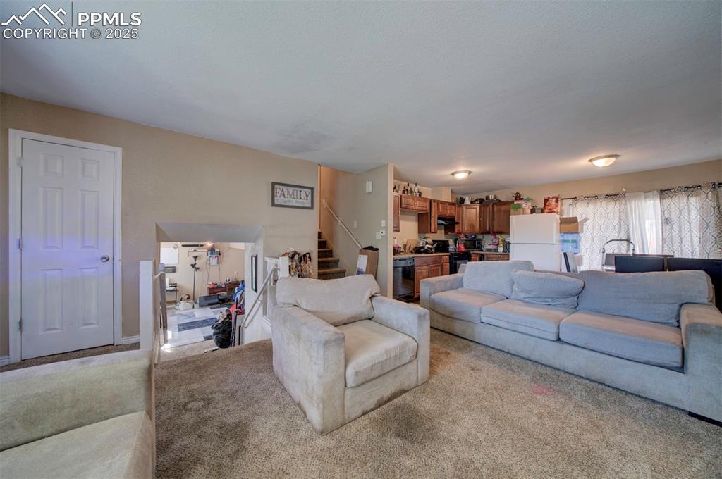 Image 14 of 44: Living Room