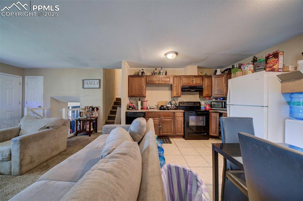 Image 18 of 44: Kitchen