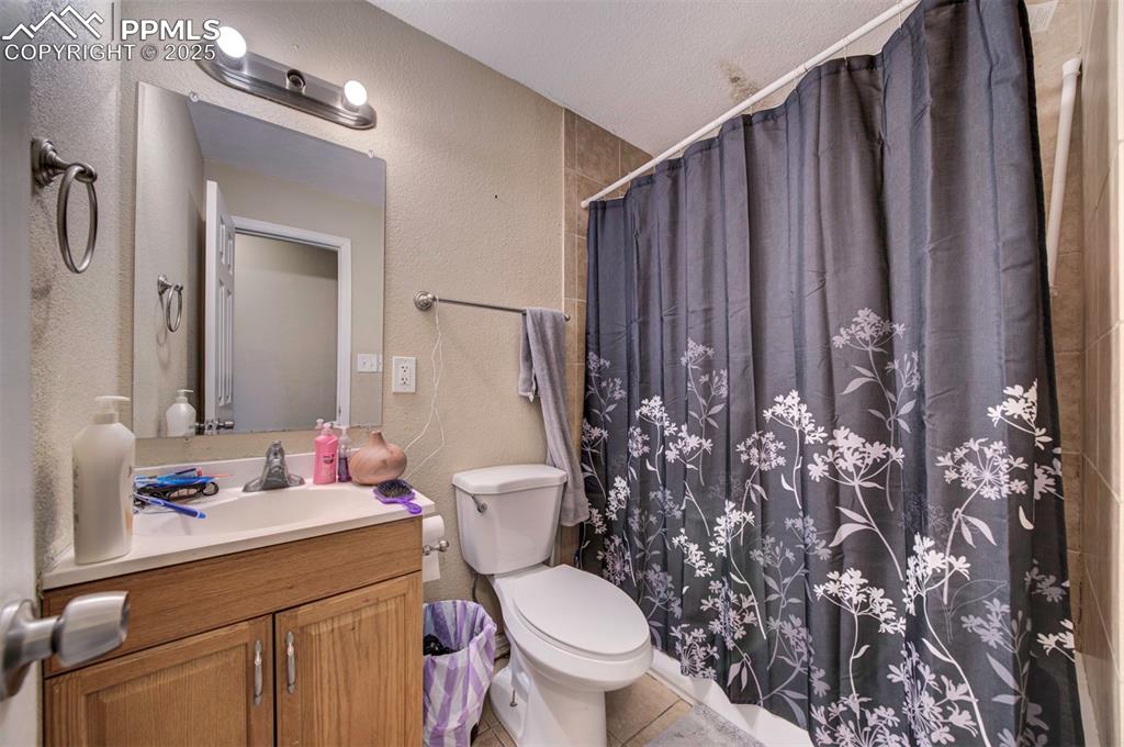 Image 34 of 44: Bathroom
