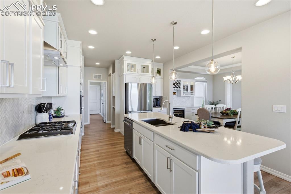 Image 11 of 50: Dining Area