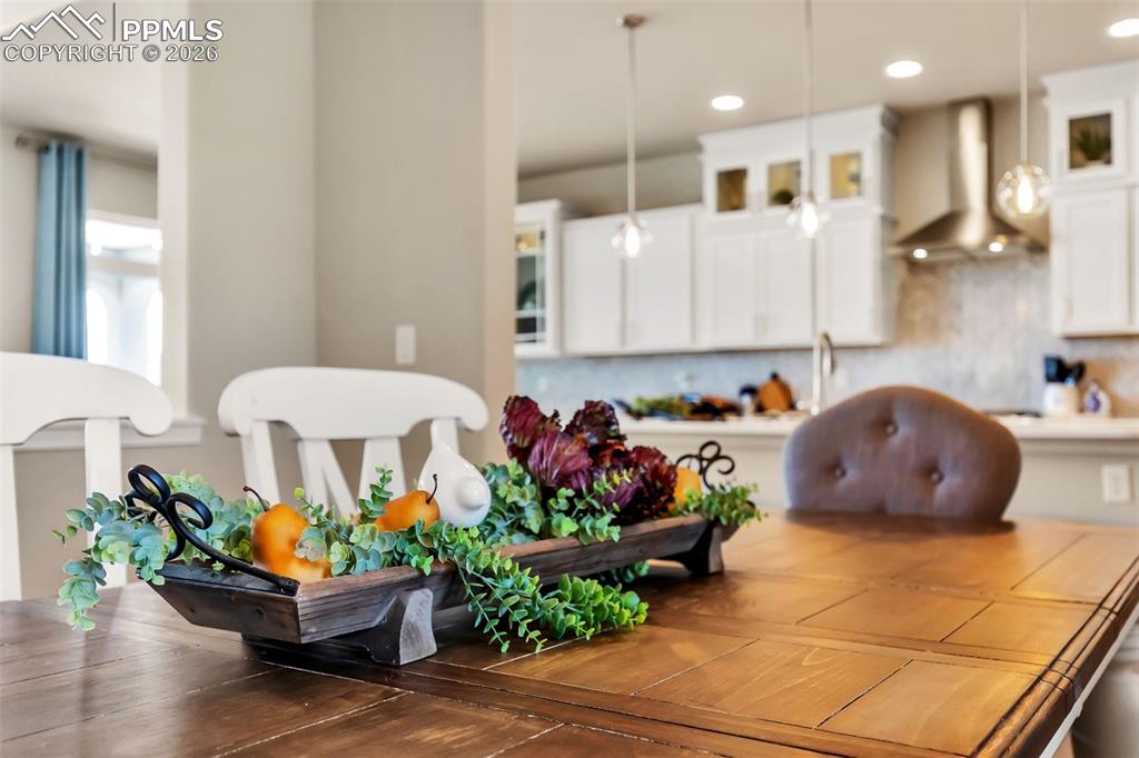 Image 16 of 50: Dining Room