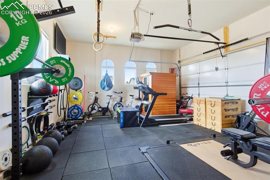 Image 28 of 50: Laundry