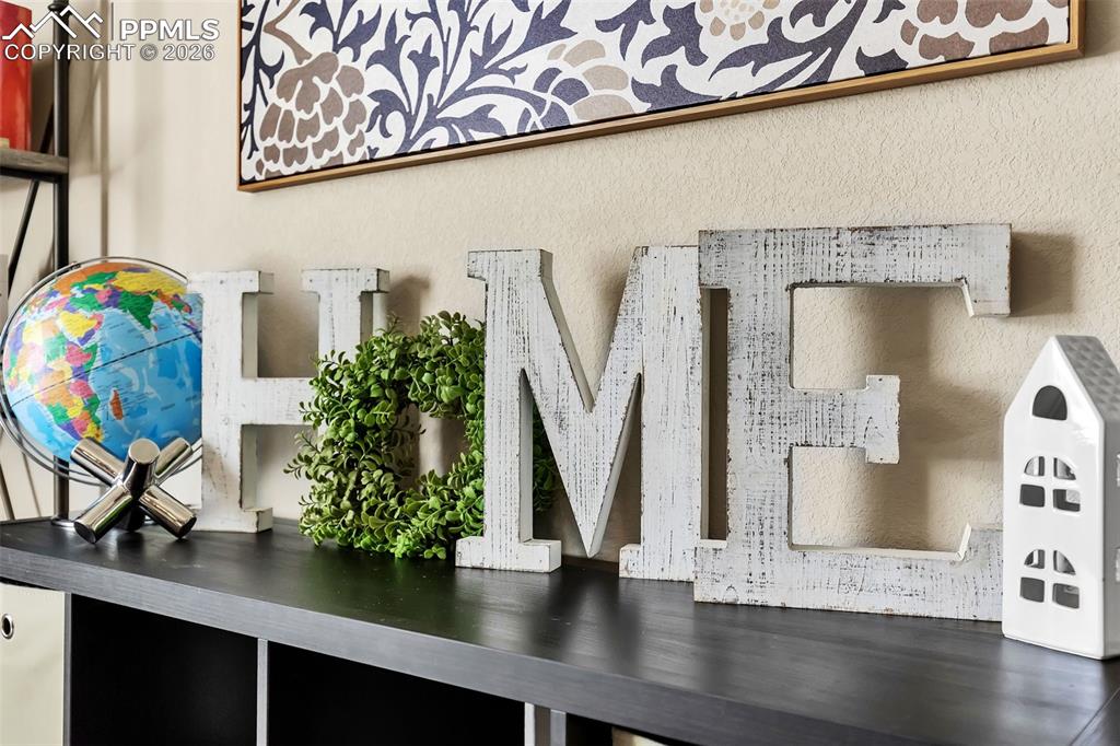 Image 35 of 50: Family Room