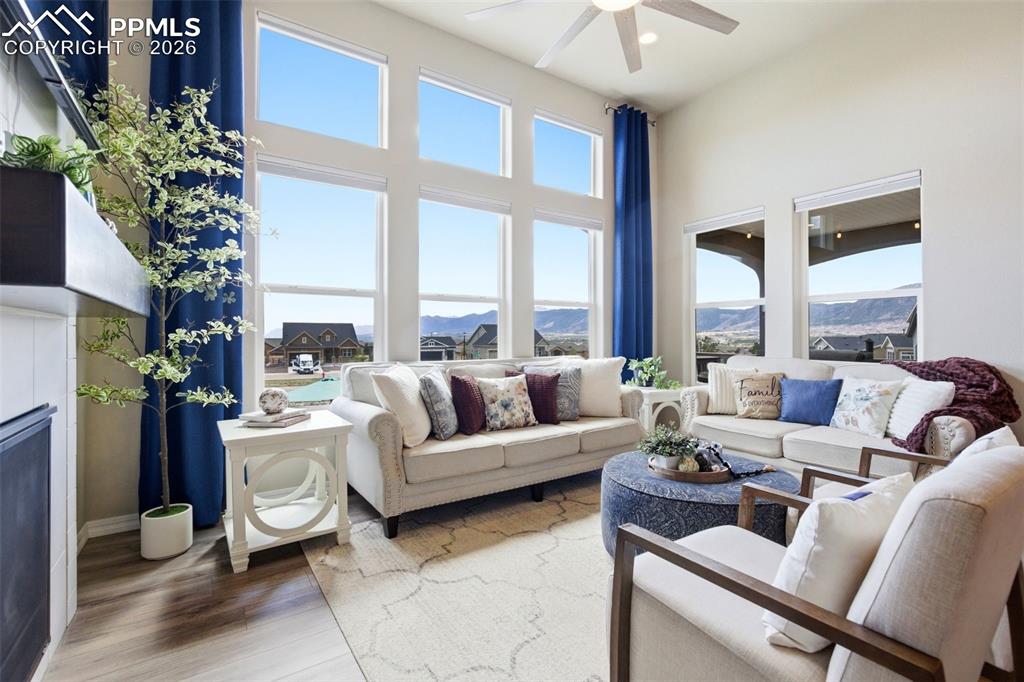 Image 4 of 50: Entry