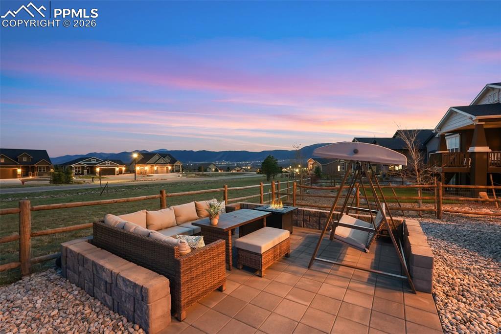 Image 48 of 50: Deck