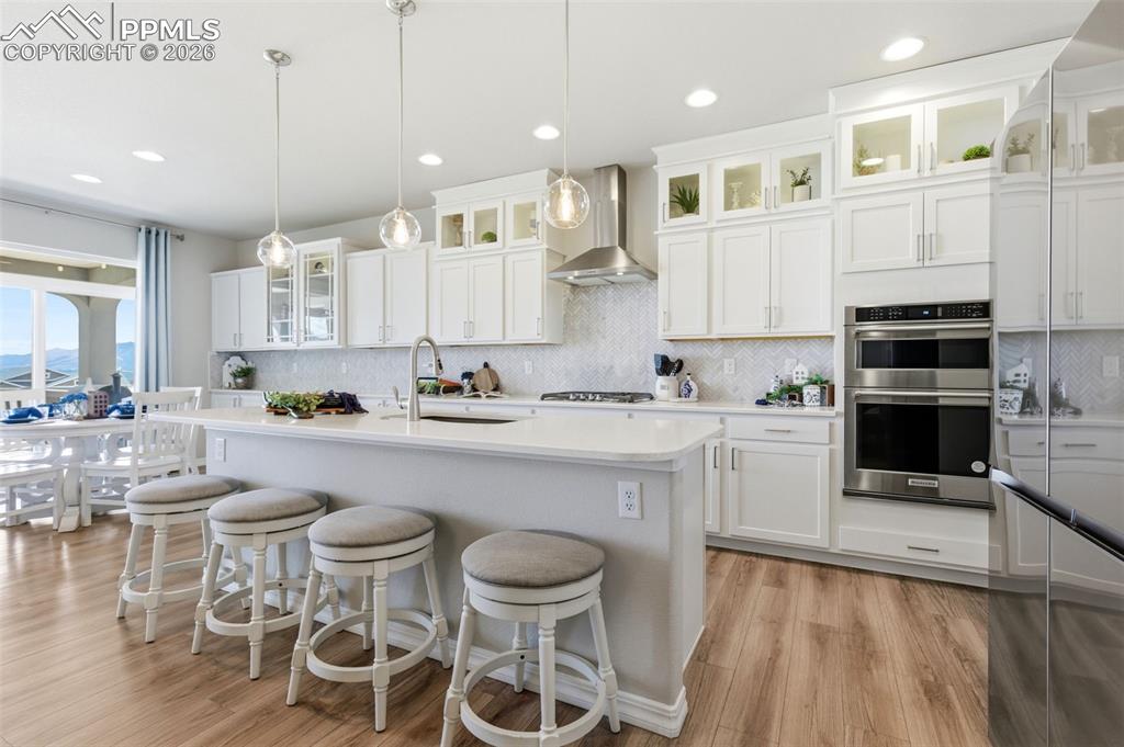 Image 7 of 50: Living Room