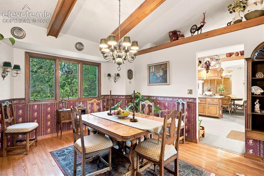 Image 10 of 49: Dining Area