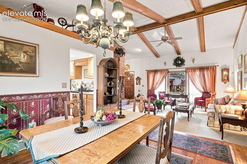 Image 11 of 49: Dining Area