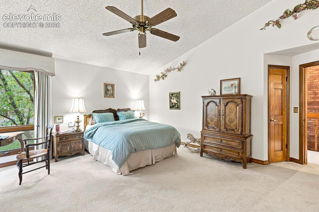 Image 19 of 49: Bedroom