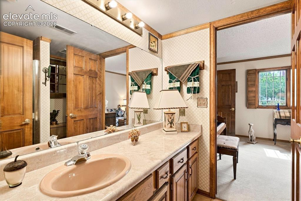 Image 26 of 49: Bathroom