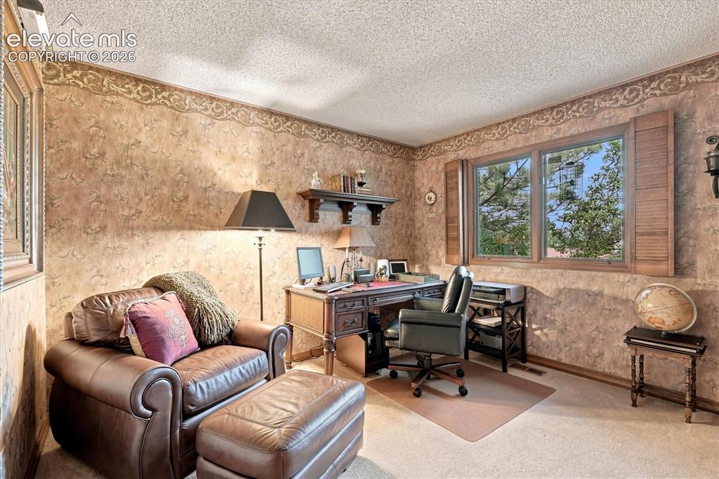 Image 27 of 49: Office