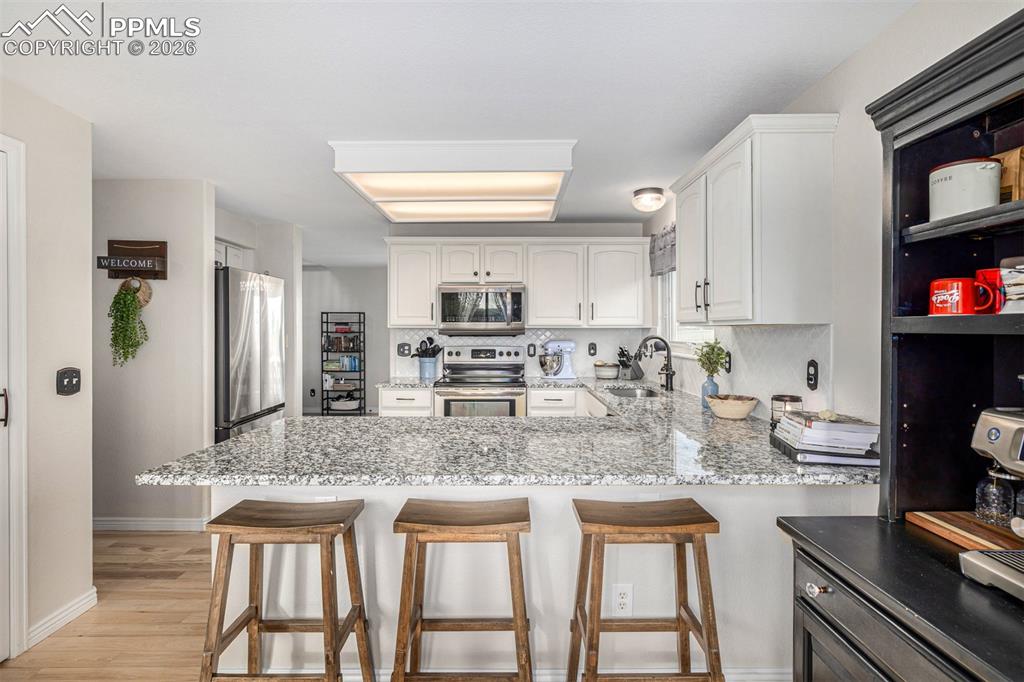 Image 13 of 50: Kitchen