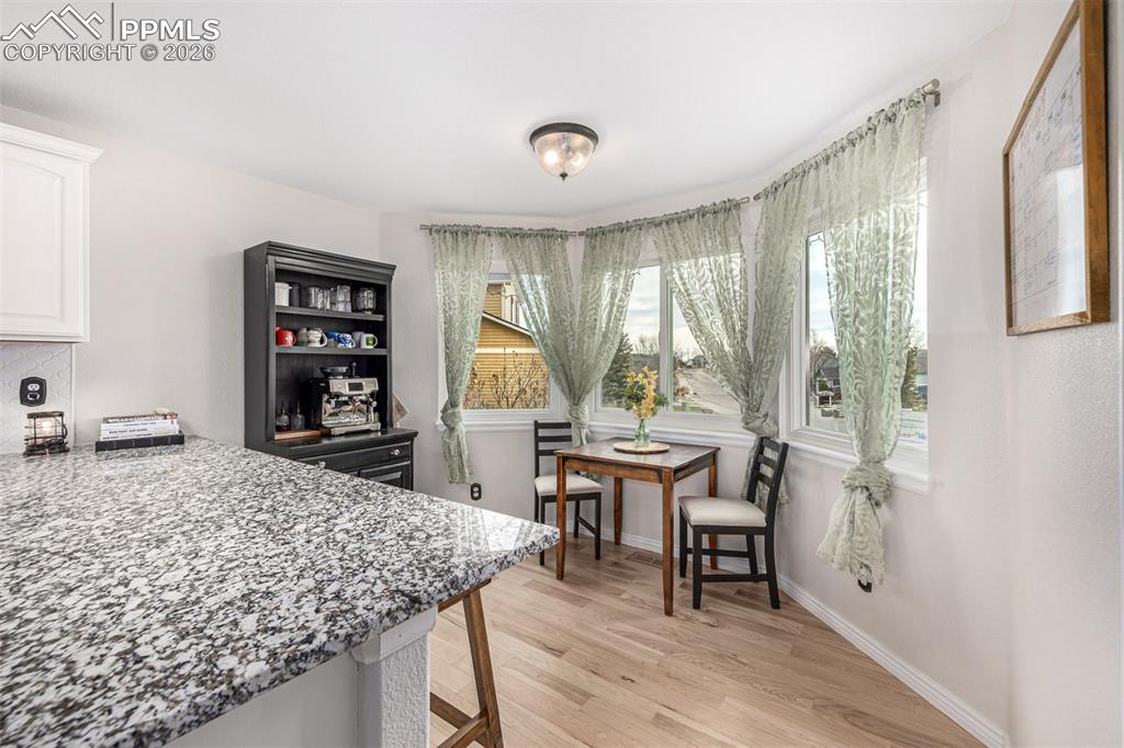 Image 14 of 50: Kitchen