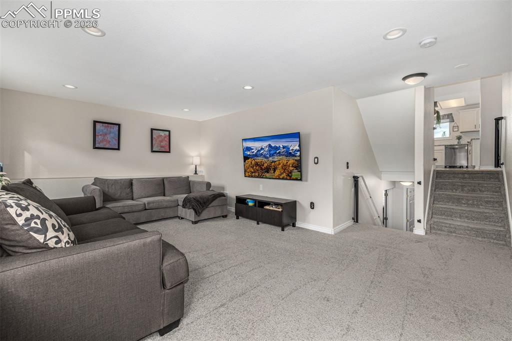 Image 17 of 50: Living Room