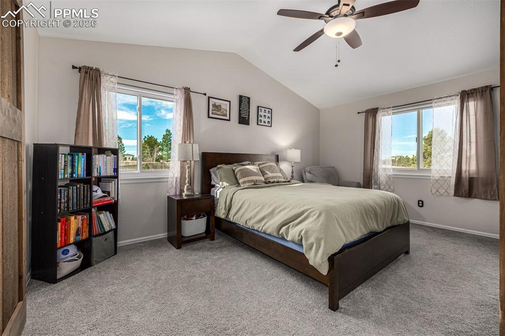 Image 21 of 50: Bedroom