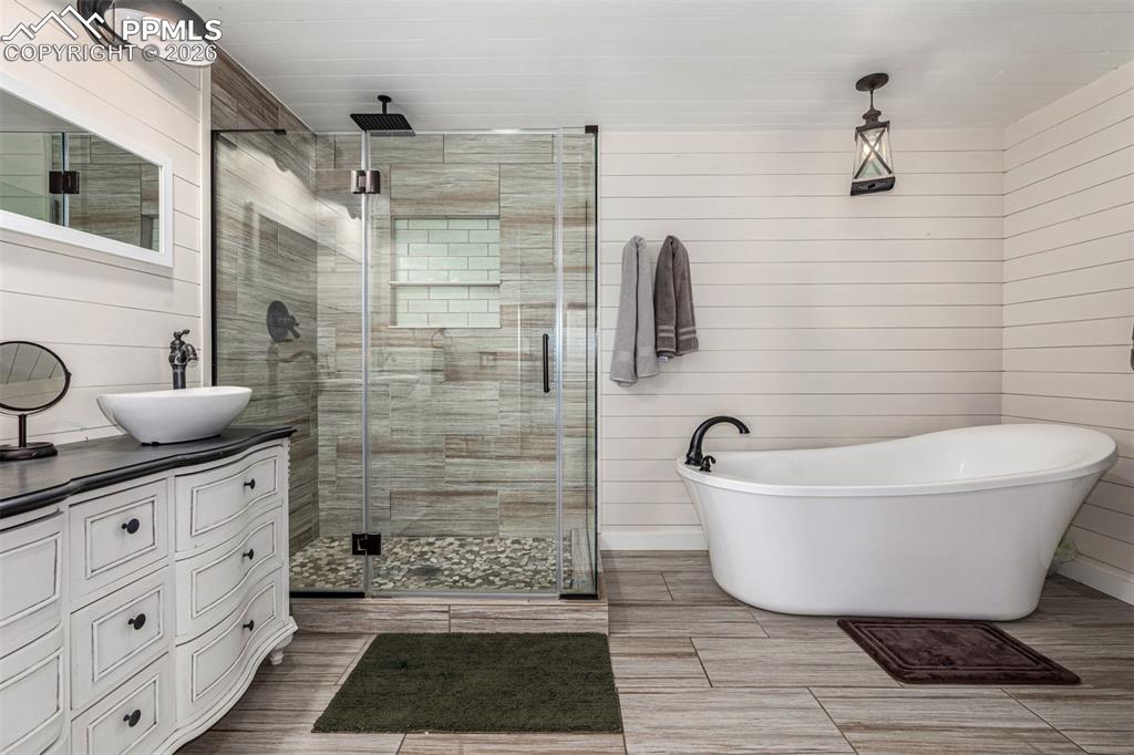 Image 27 of 50: Bathroom