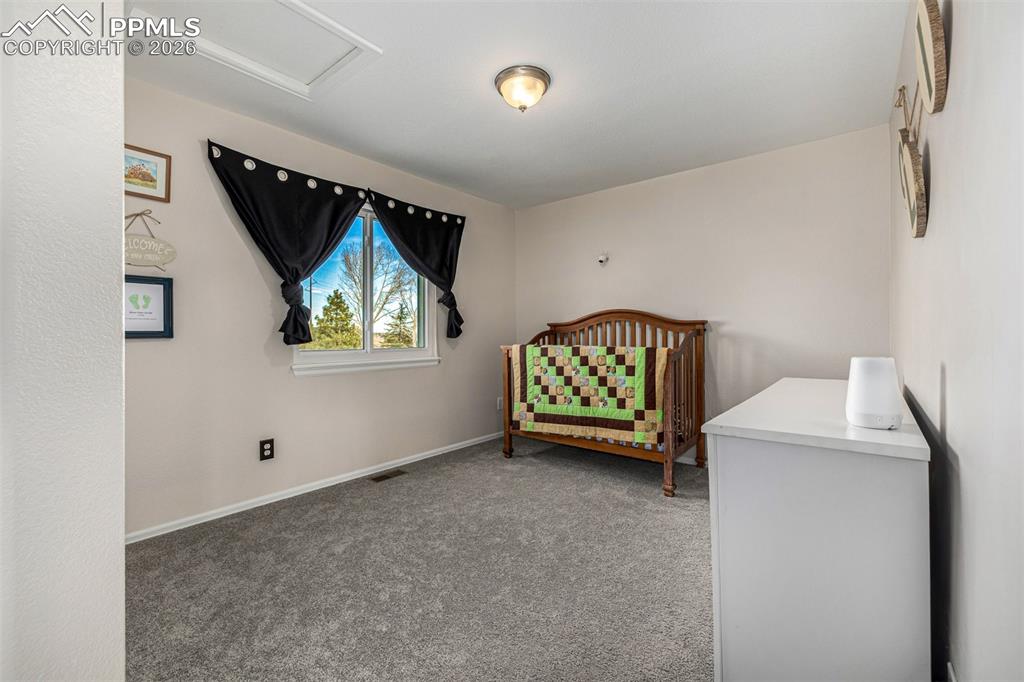 Image 31 of 50: Bedroom