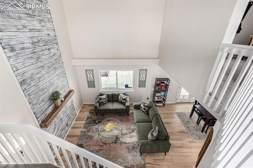 Image 38 of 50: Living Room