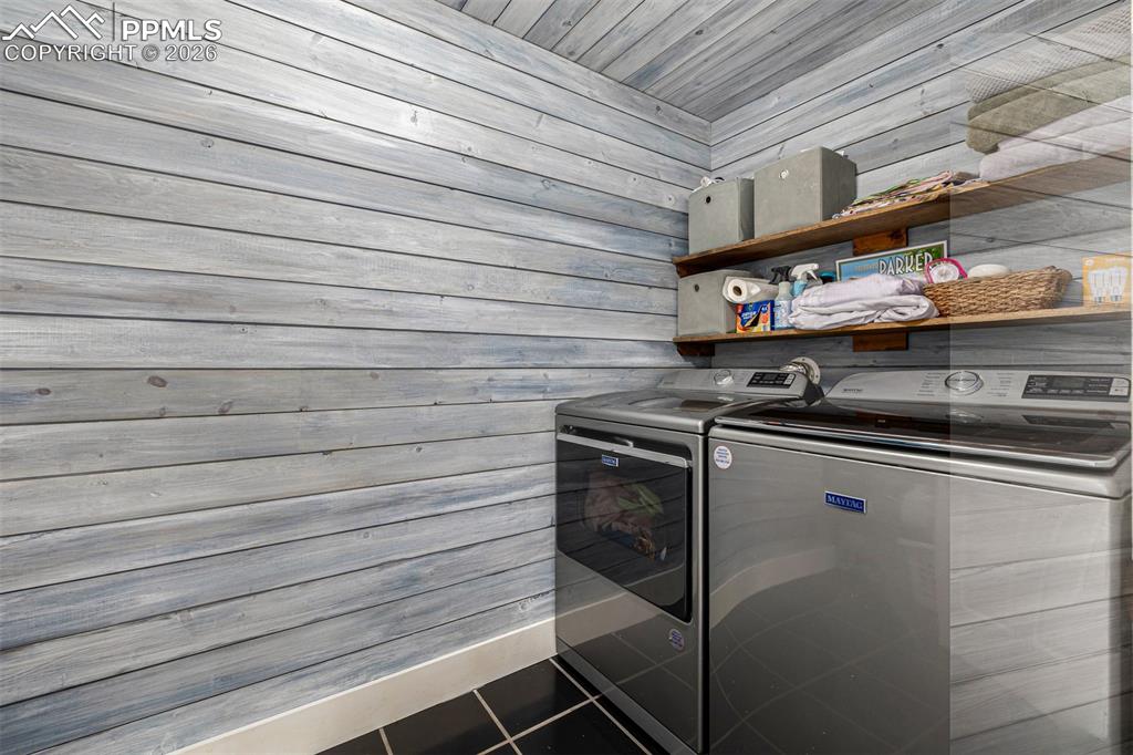 Image 41 of 50: Laundry