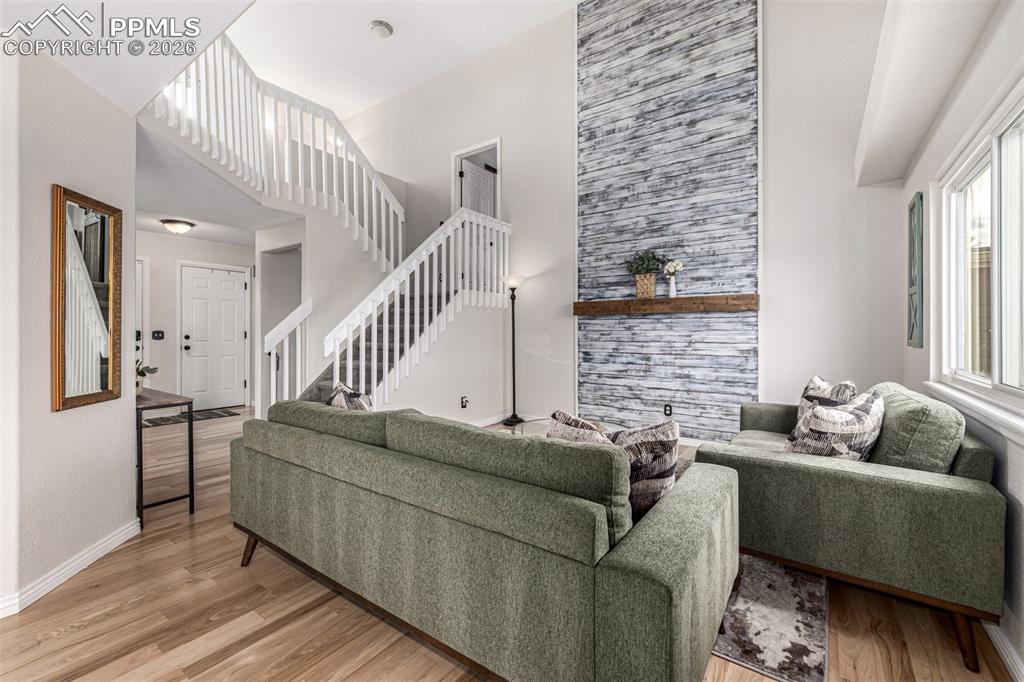 Image 9 of 50: Living Room