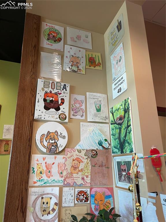 Image 10 of 12: Detailed view