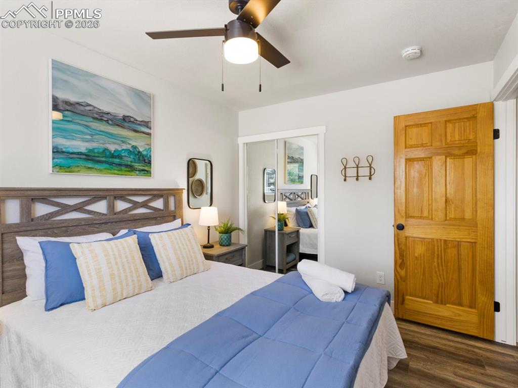 Image 18 of 39: Bedroom