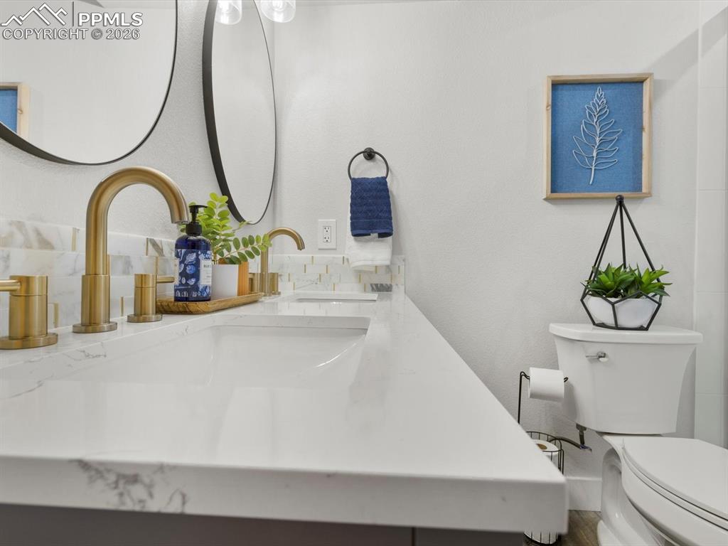 Image 26 of 39: Bathroom