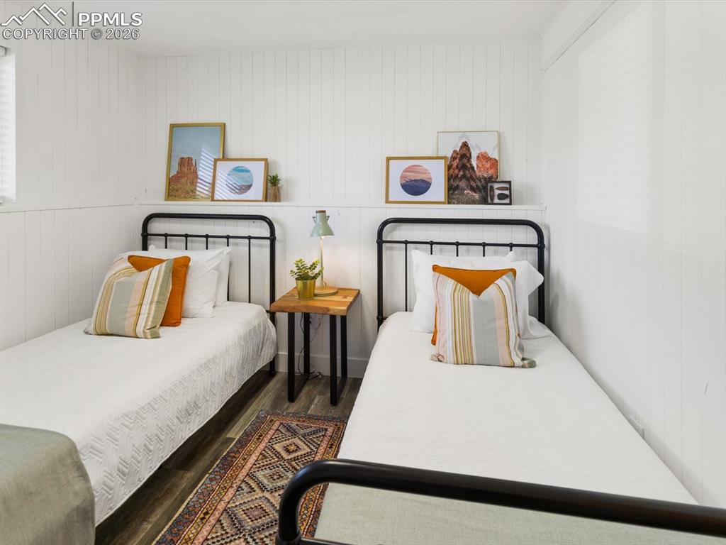 Image 28 of 39: Bedroom