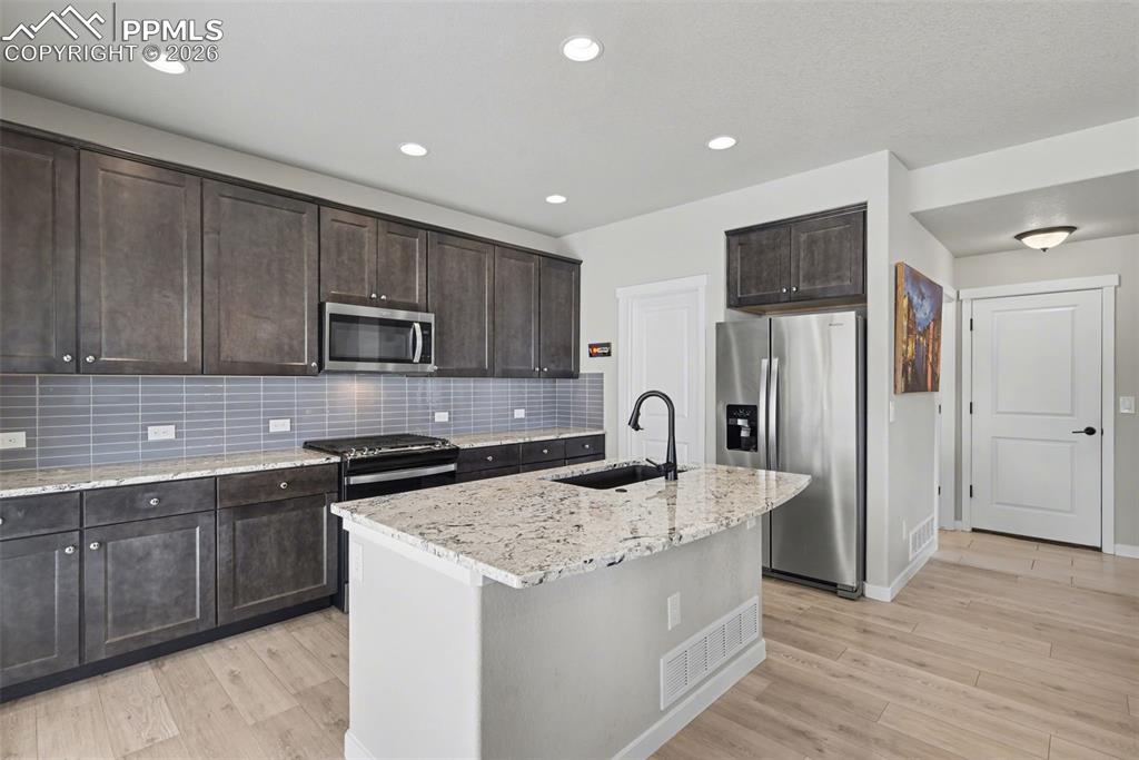 Image 10 of 45: Kitchen